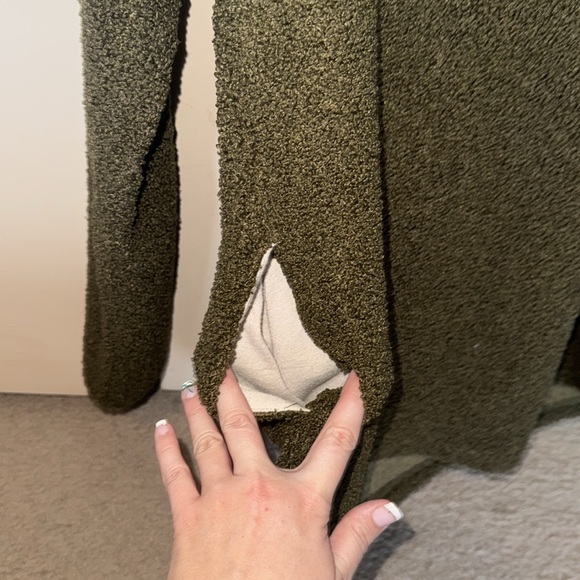 Main strip green pullover - Picture 4 of 6